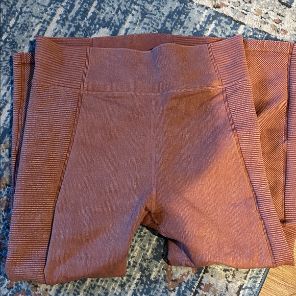 2 Pairs of XL leggings: bundle includes-Adidas and offline by aerie - Picture 8 of 10